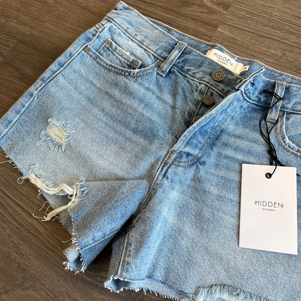 NWT Women’s HIDDEN Denim Shorts - Picture 2 of 3